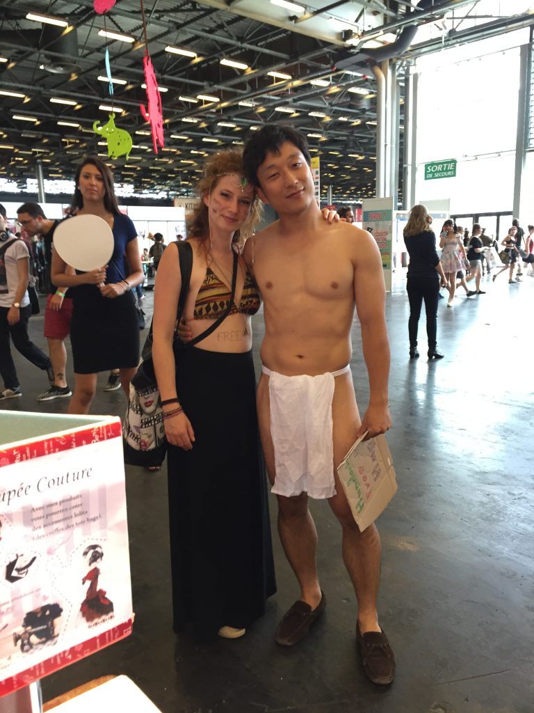 ふんどしマンとParisienneと写真撮りたくて待ってるParisienne