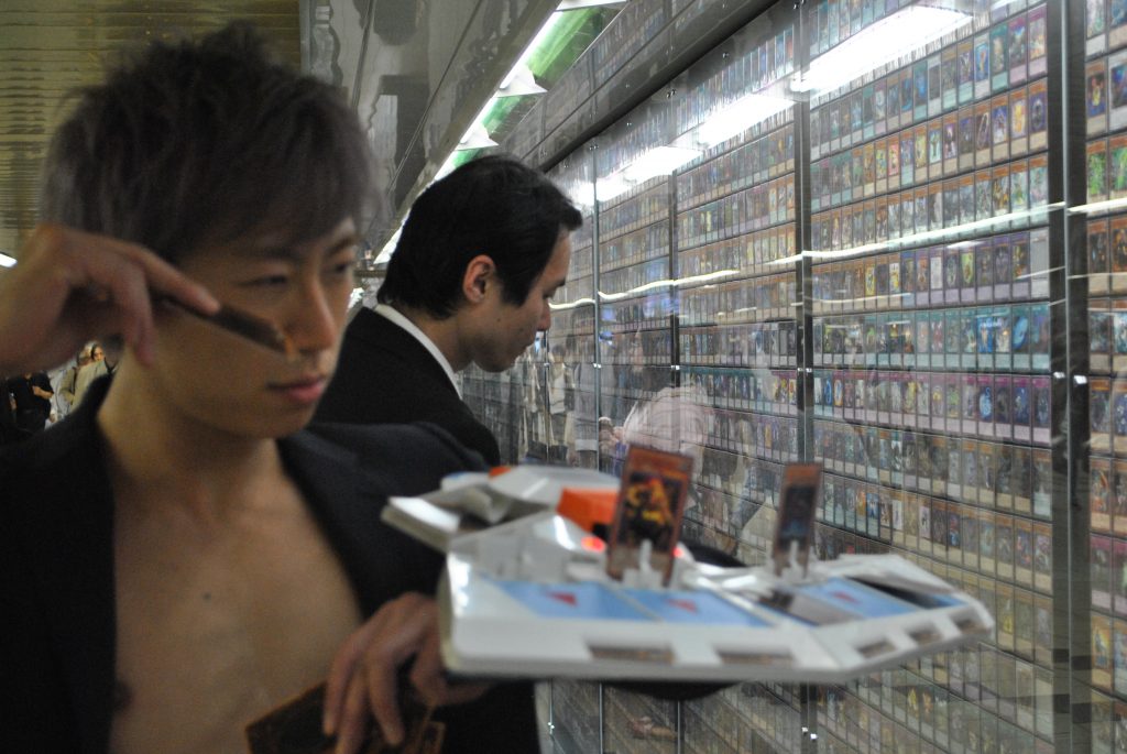 fundoshiman-selecting-the-card