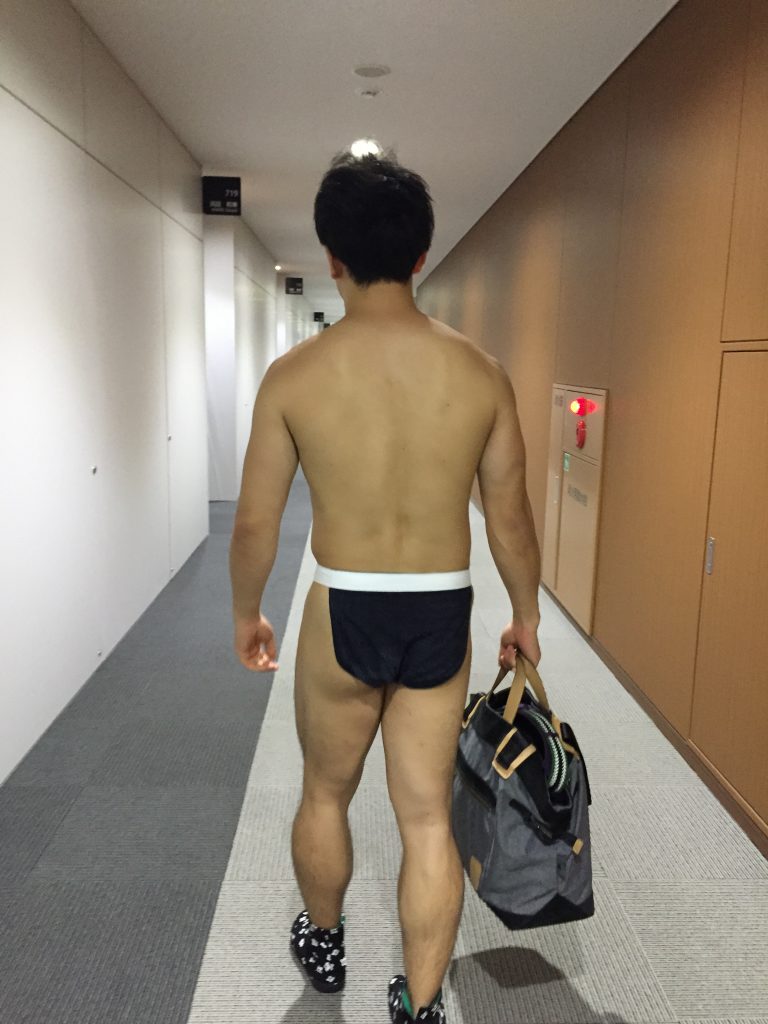 ふんどしで潜入