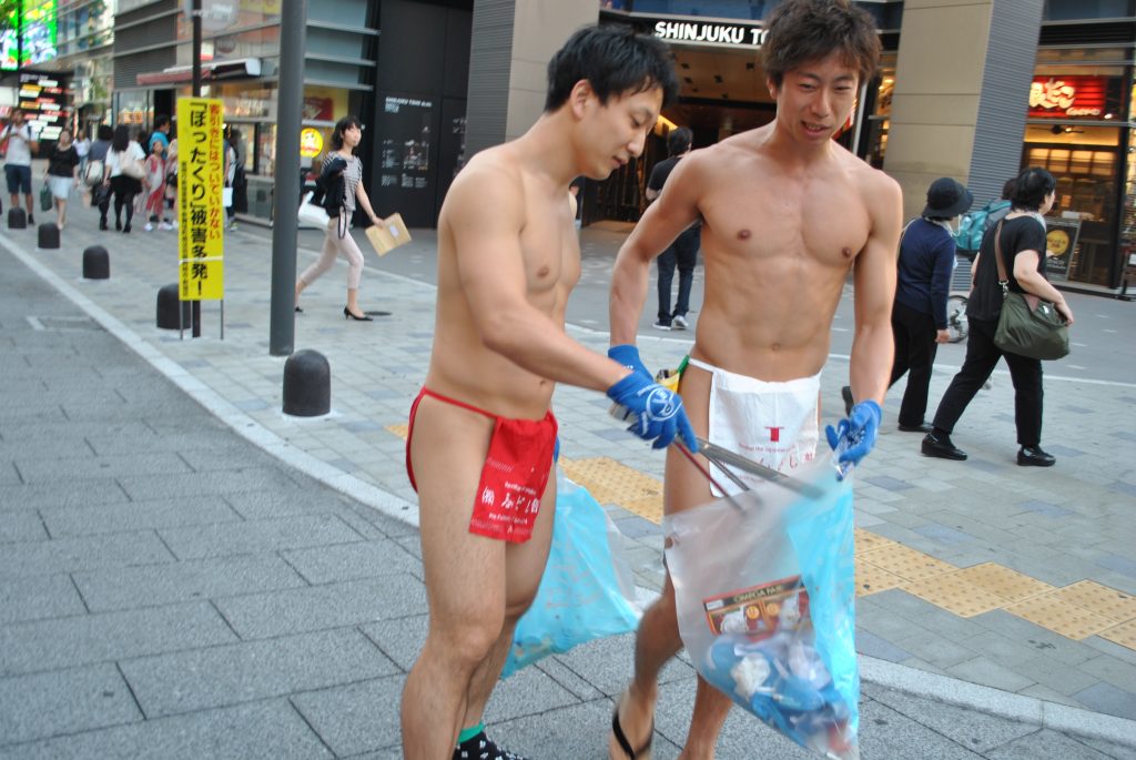 fundoshiman-cleaning-separating-trash