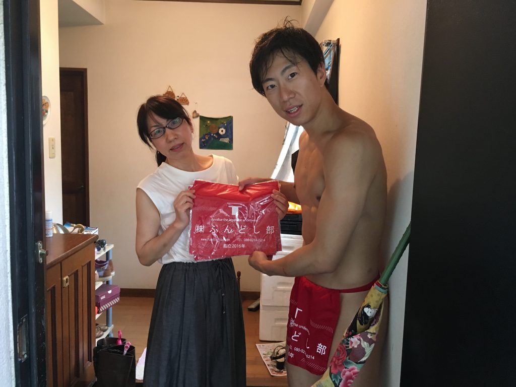 fundoshiman-delivered-fundoshi-to-the-customer