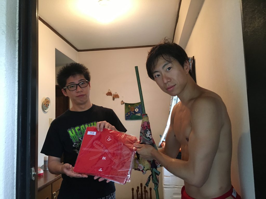 fundoshiman-delivered-fundoshi-to-the-customer-2
