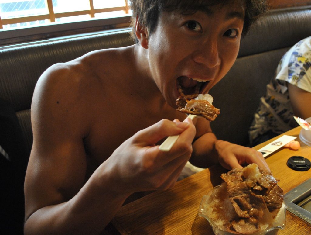 fundoshiman-eating-meat-kakigoori