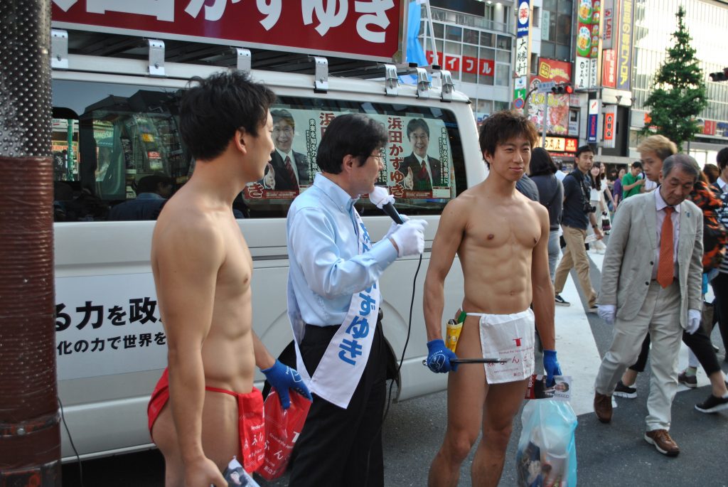 fundoshiman-try-to-give-giin-fundoshi