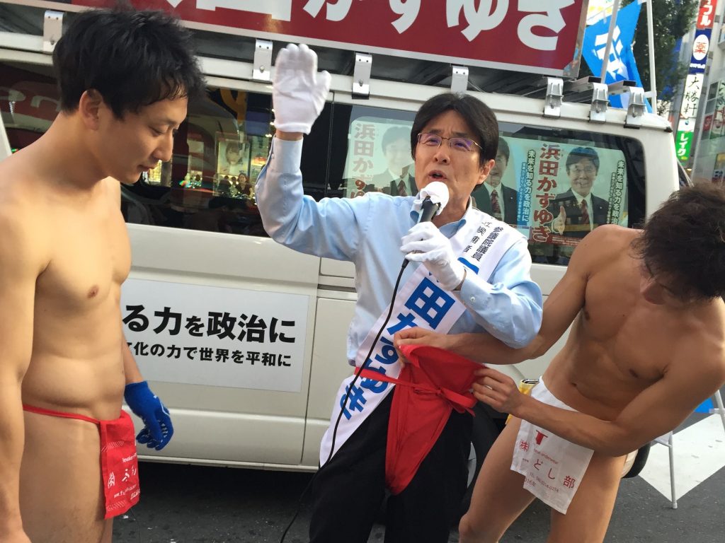 fundoshiman-try-to-put-fundoshi-on-hamadagiin-2