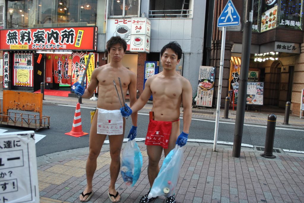 fundoshiyasashiiman-and-fundoshikinnikuman-beginning-fundoshicleaning