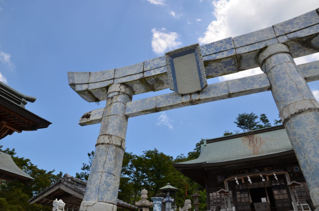 shinto-torii-made-of-ceramic