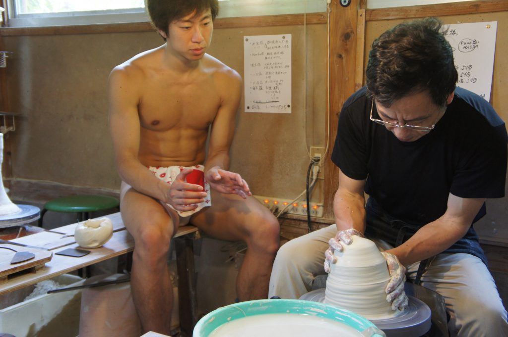 tsutsuisan-teaching-fundoshiman-how-to-do-rokuro