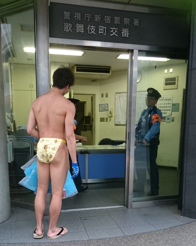 fundoshiman-go-to-police-office-2