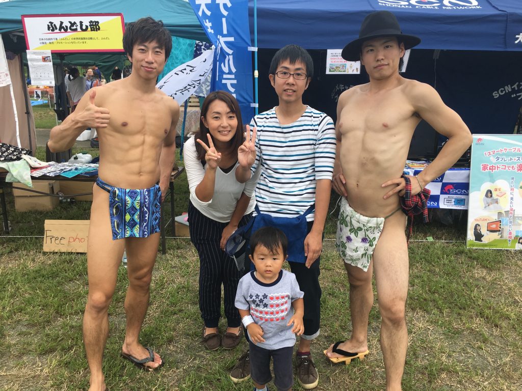 fundoshiman-with-children-2