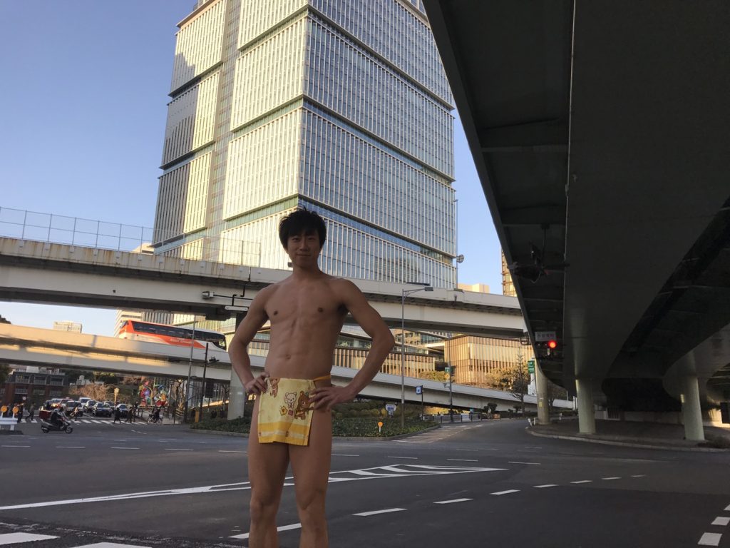 fundoshiman-infrontof-yahoo-building