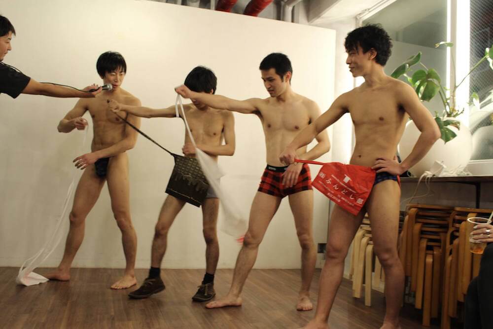fundoshigentmena-teaching-how-to-takeoff-fundoshi