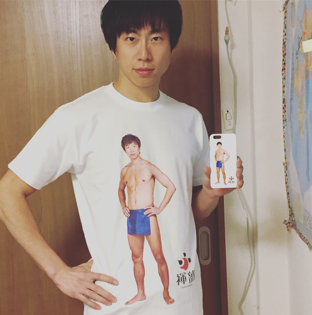 fundoshigentleman-wearing-iphonecase-and-tshirt