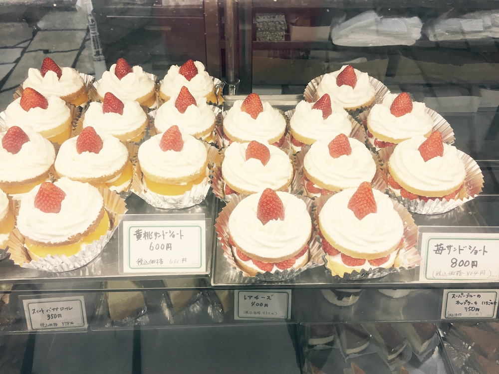 ohmiyayougashiten-kanda-strawberry-shortcake-cut