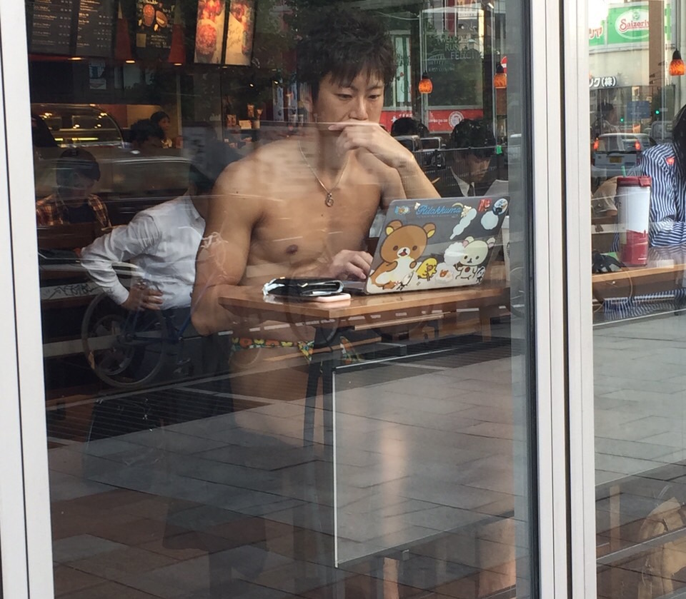fundoshigentleman-working-with-pc-in-starbucks
