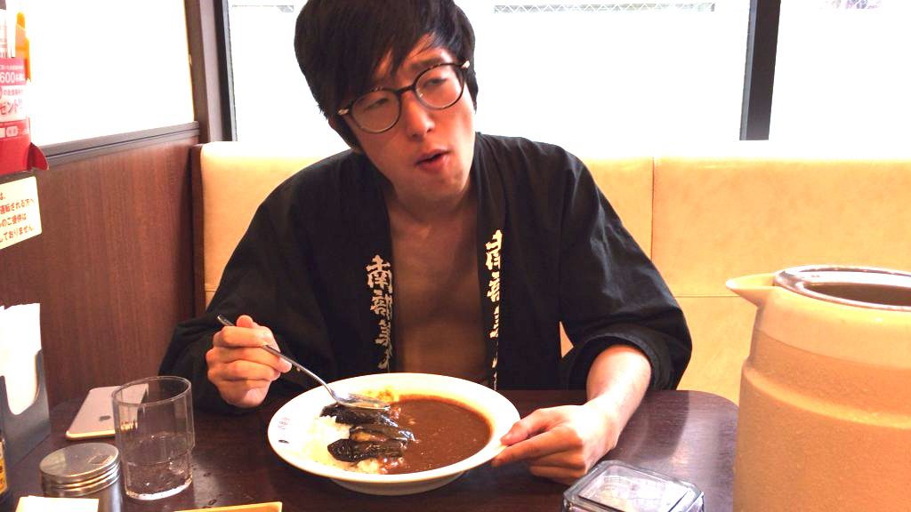 fundoshi-socrates-eating-5spicycurry-with-5sweet-topping-10