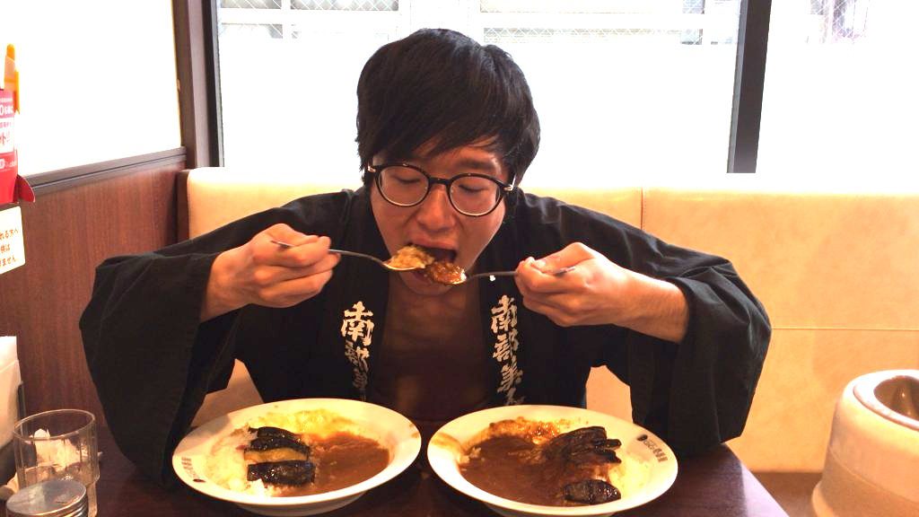 fundoshi-socrates-eating-bothe-sweetandhotcurry-2