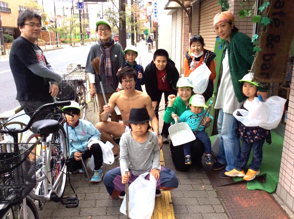 fundoshigentleman-cleaning-with-neighborhood